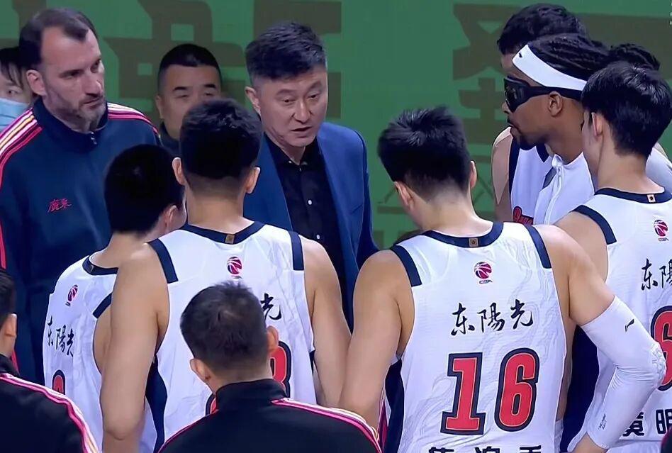 开云-广东男篮16分大胜，胡明轩14+4焦伯乔14+10，郭昊文复出砍20+5